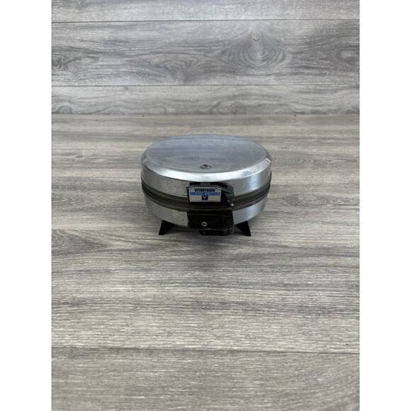 VITANTONIO CLASSIC WAFFLER WAFFLE MAKER No. 800 - 900 WATTS - MADE IN USA - Picture 1 of 8